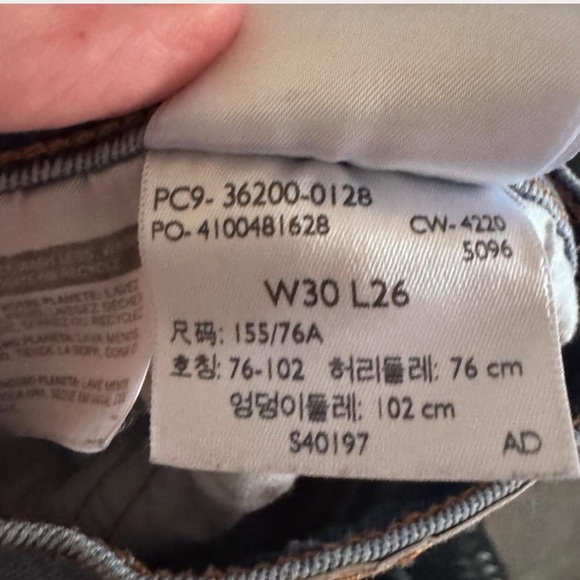 Women’s Levi 501 - Picture 4 of 4